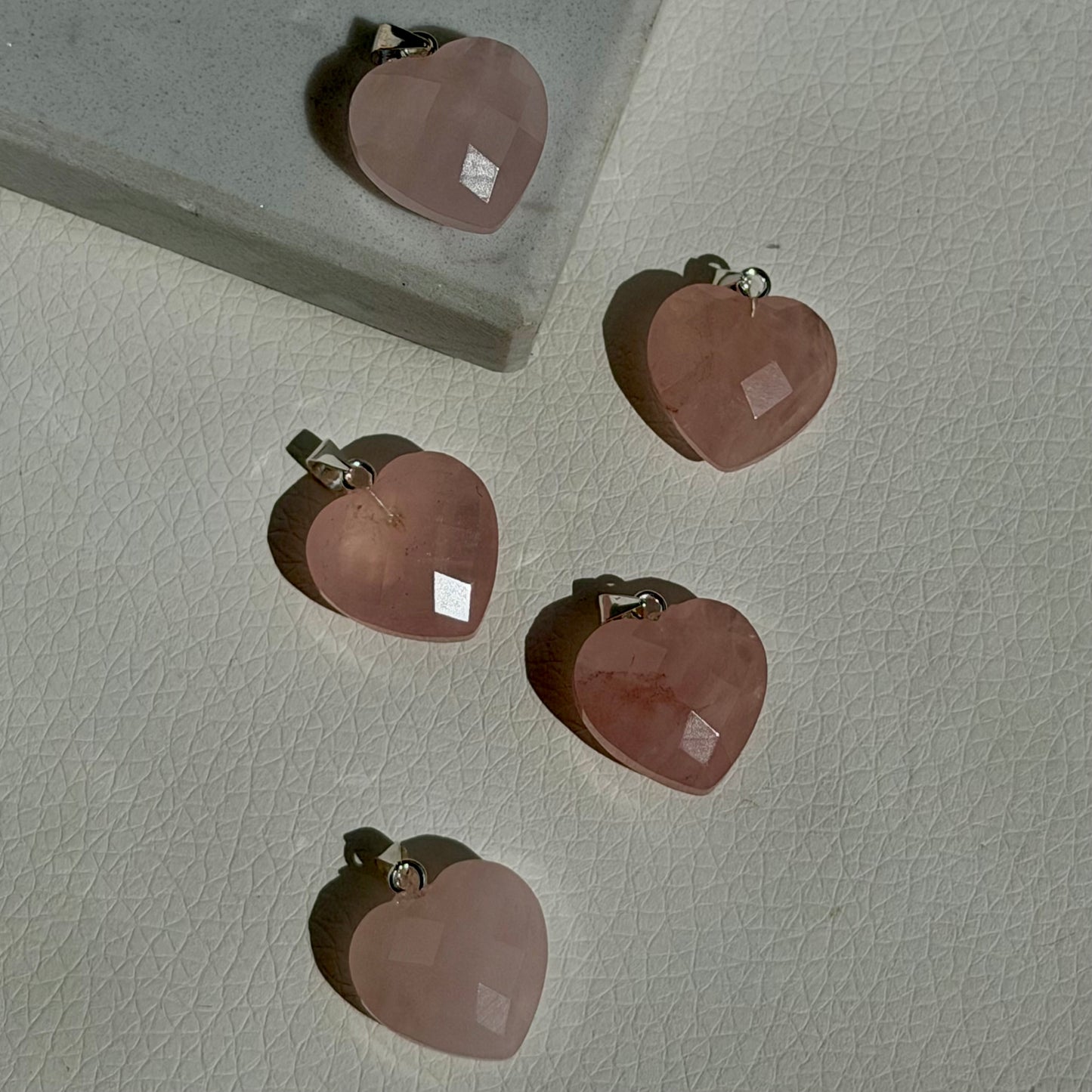 Rosenquarz Herz Anhänger - facettiert - 925 Silber