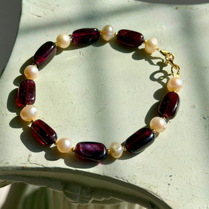 HEKABE Armband – Granat & Süßwasserperle - 925 Silber -