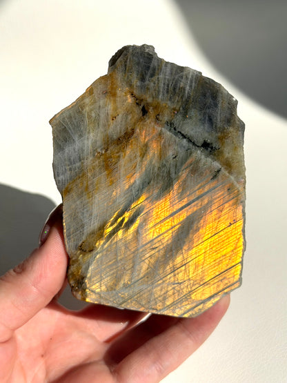 Goldener Labradorit - Freiform