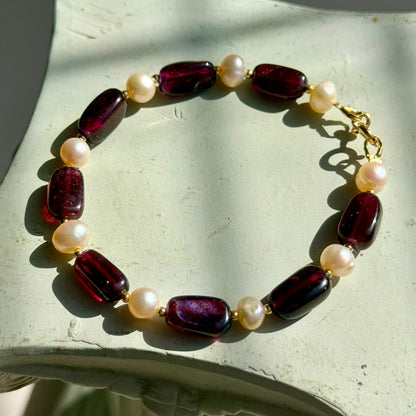 HEKABE Armband – Granat & Süßwasserperle - 925 Silber -