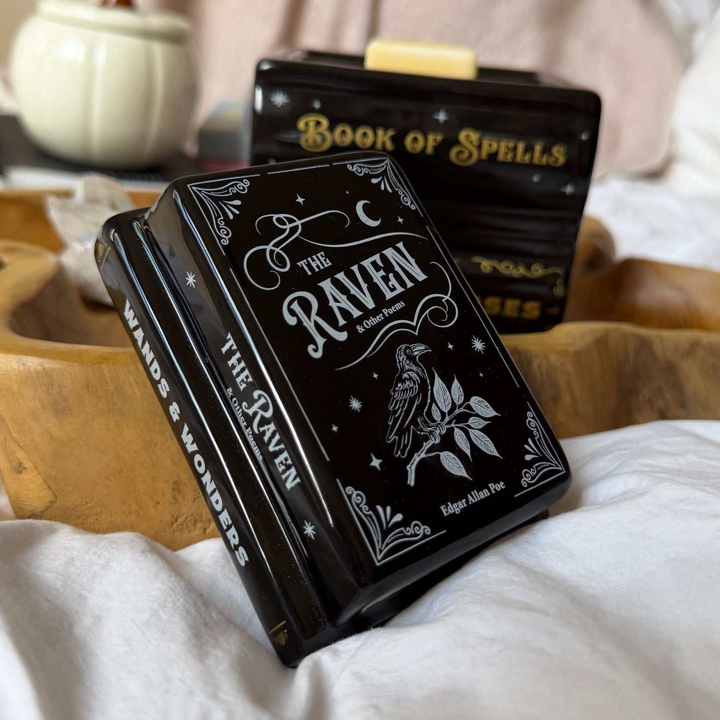 Witchy Book Stack Duftlampe