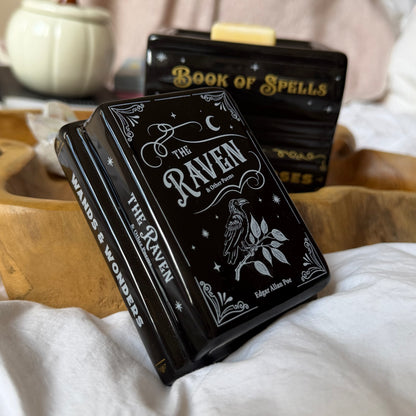 Witchy Book Stack Duftlampe