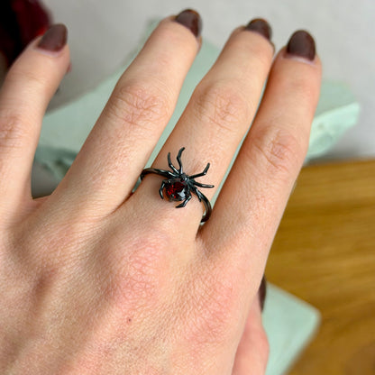 Arachne Ring - Granat - 925 Silber