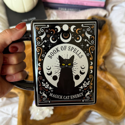 Book of Spells Tasse – Magick Cat Energy