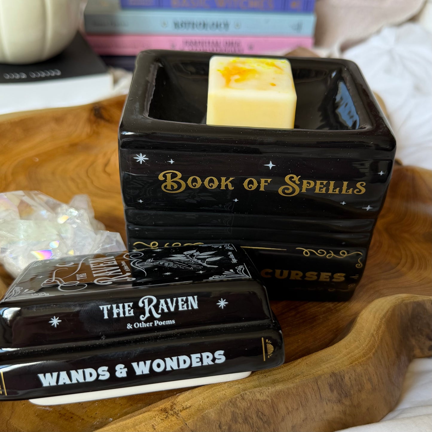 Witchy Book Stack Duftlampe