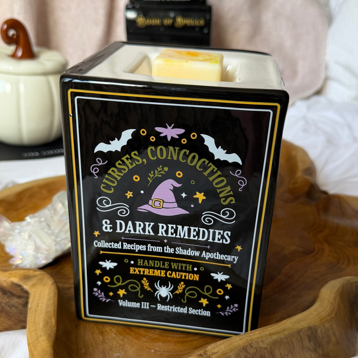 Dark Remedies Book Stack Duftlampe