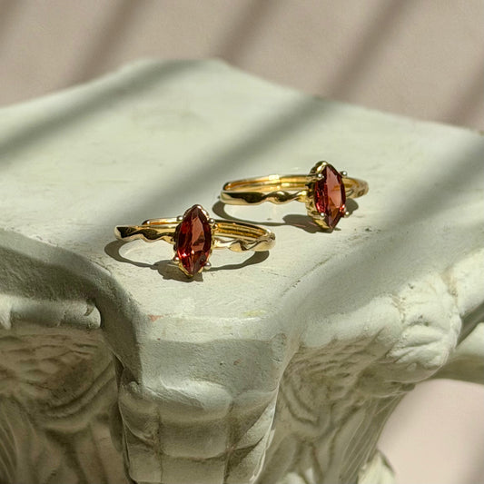 Erytheia Ring - Granat - 925 Silber Vergoldet
