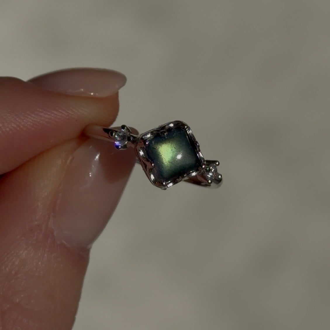 Labradorit Ring – Mystic Shield