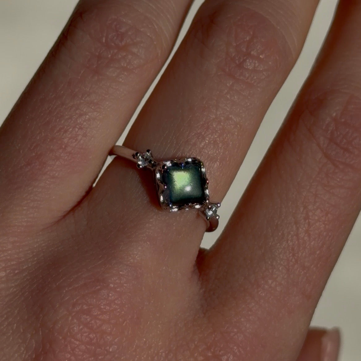 Labradorit Ring – Mystic Shield