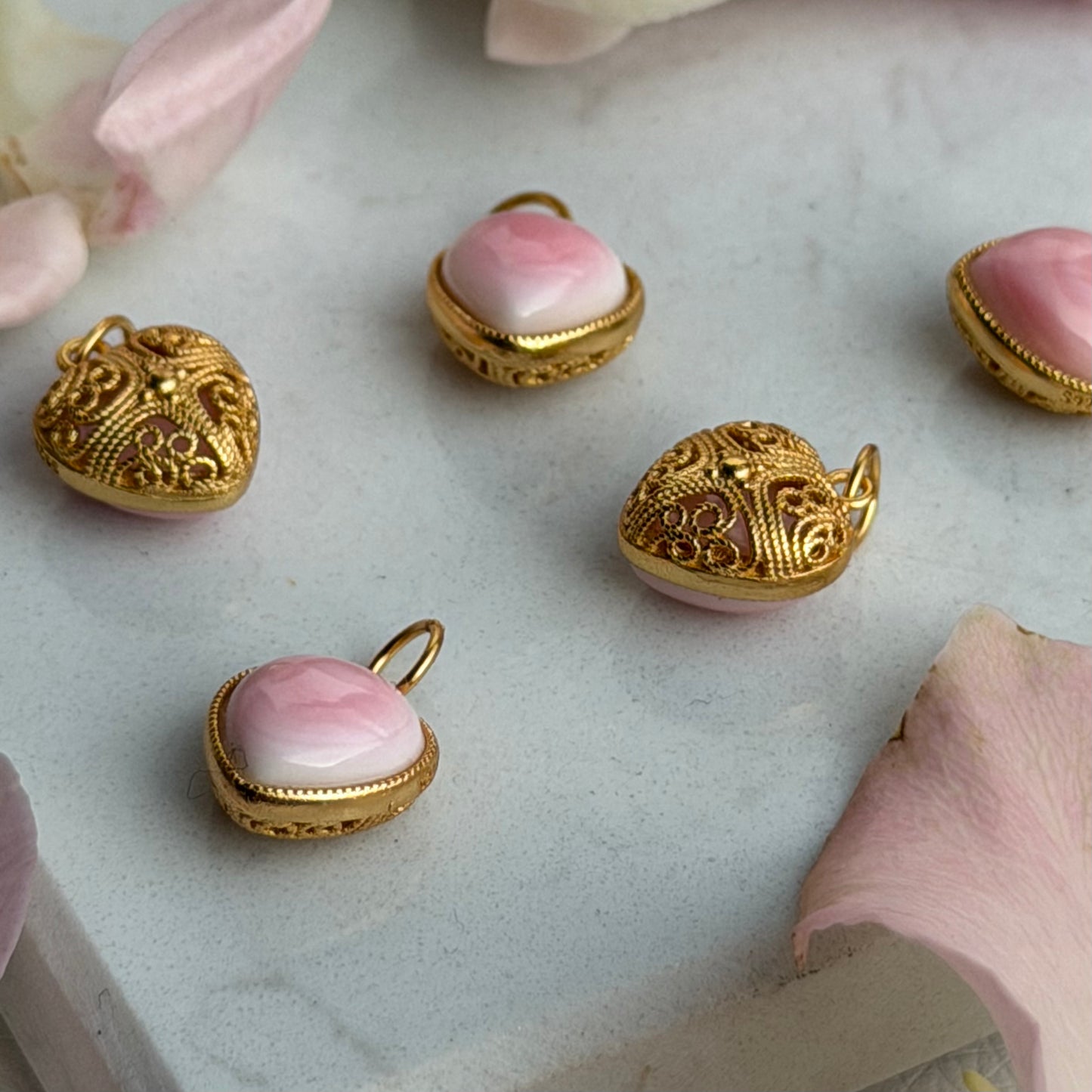 Aphrodite’s Devotion – Pink Queen Conch Anhänger