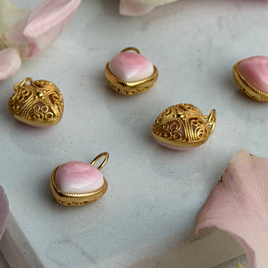 Aphrodite’s Devotion – Pink Queen Conch Anhänger