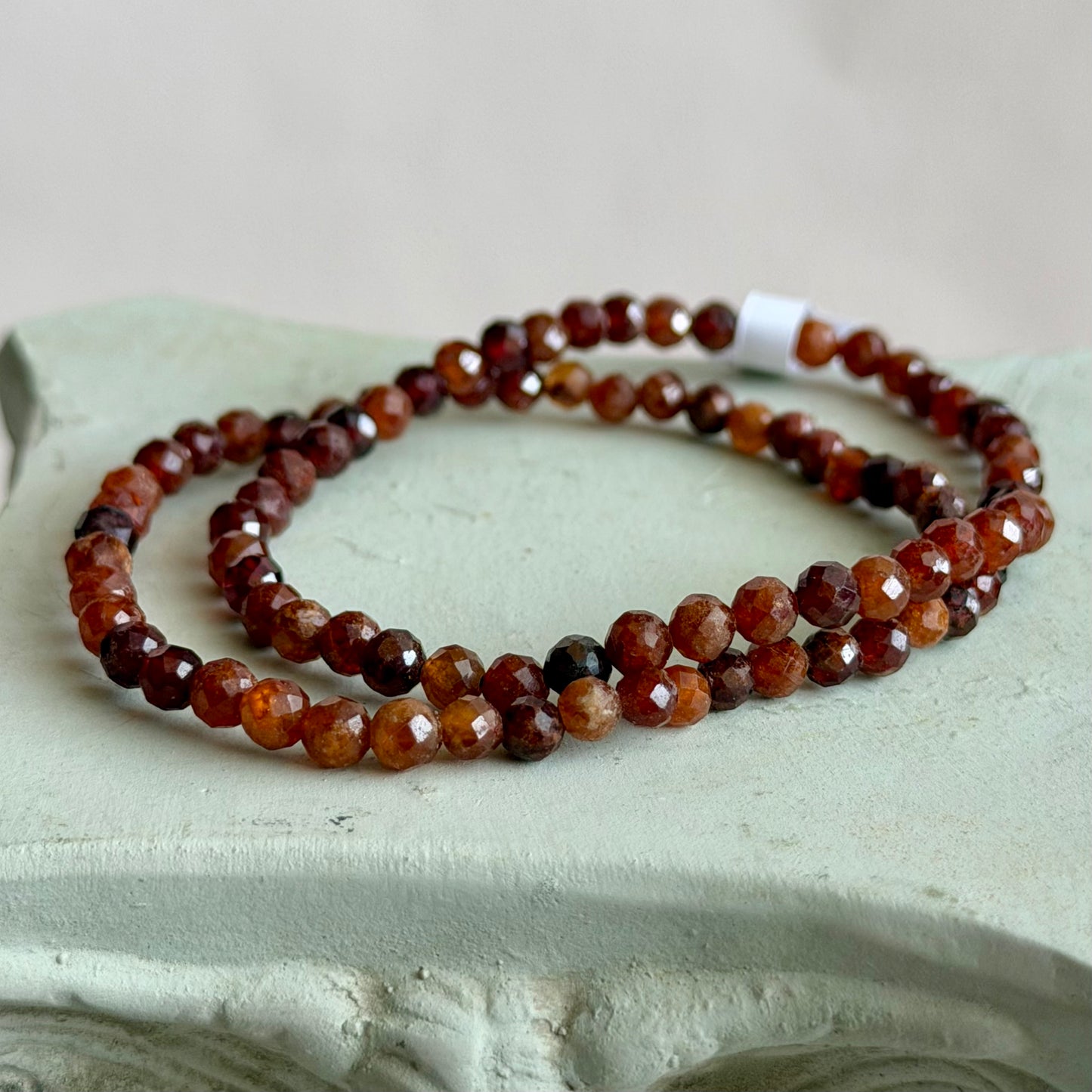 Orangener Granat - 4mm facettiert