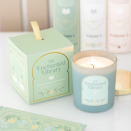 'The Enchanted Library' Patchouli & Leder Duftkerze - Bookish Collection