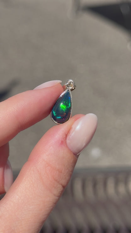 Äthiopischer Opal Anhänger - 925 Silber - 94AP